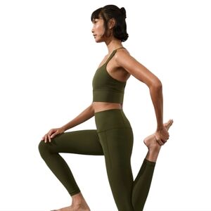 Athleta Salutation Stash Pocket High Rise 7/8 Legging Green Womens Petite Large